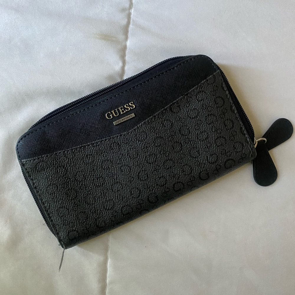 Guess wallet 💵